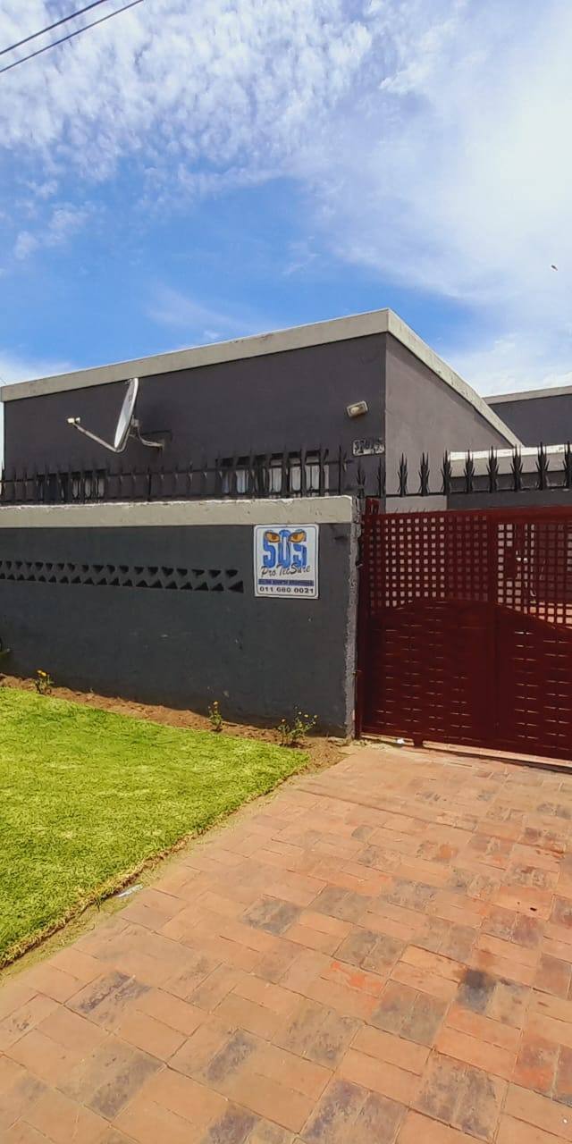 Student accommodation in Pimville Zone 4 listing photo